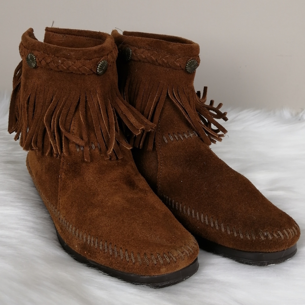 Minnetonka suede leather fringed moccasin booties